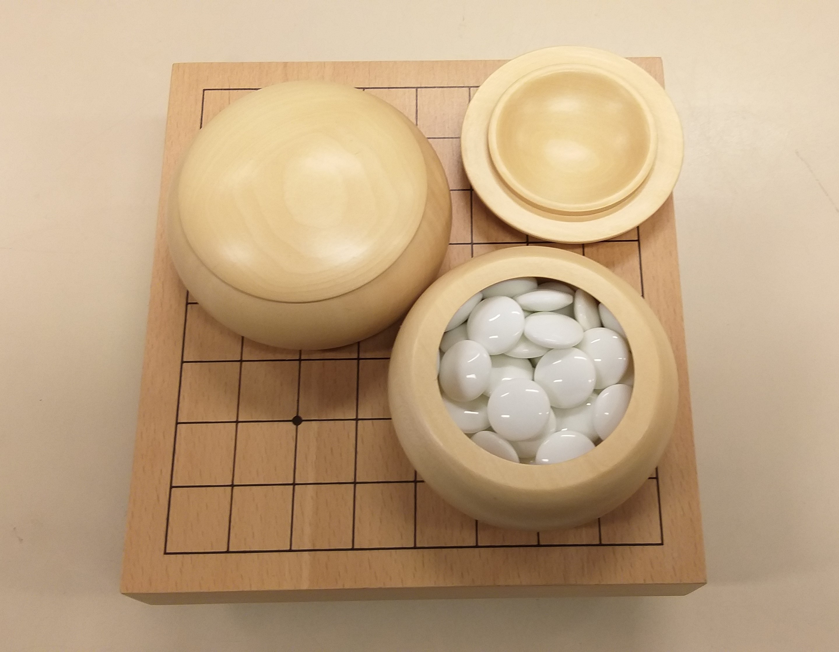 Goban 9x9 with light bowls