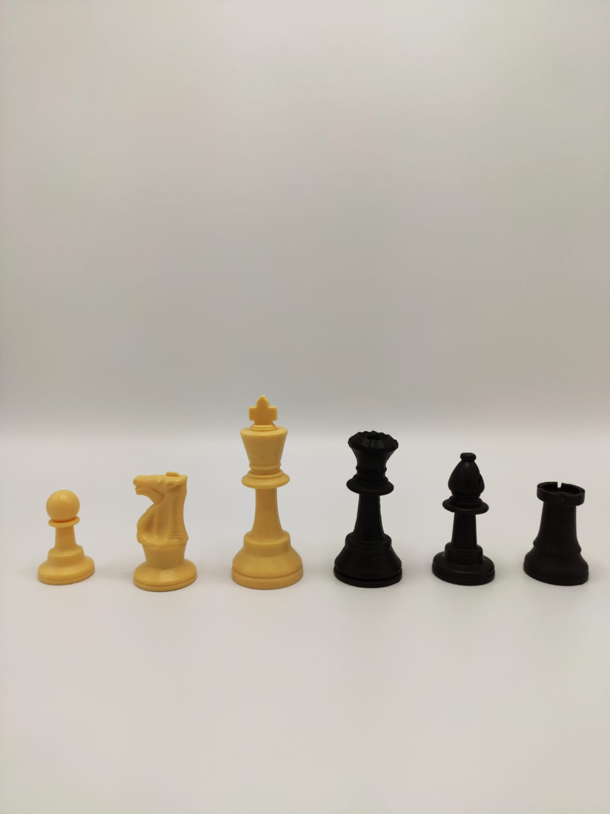 S5 Plastic Chess pieces, leaded, Staunton maat 5