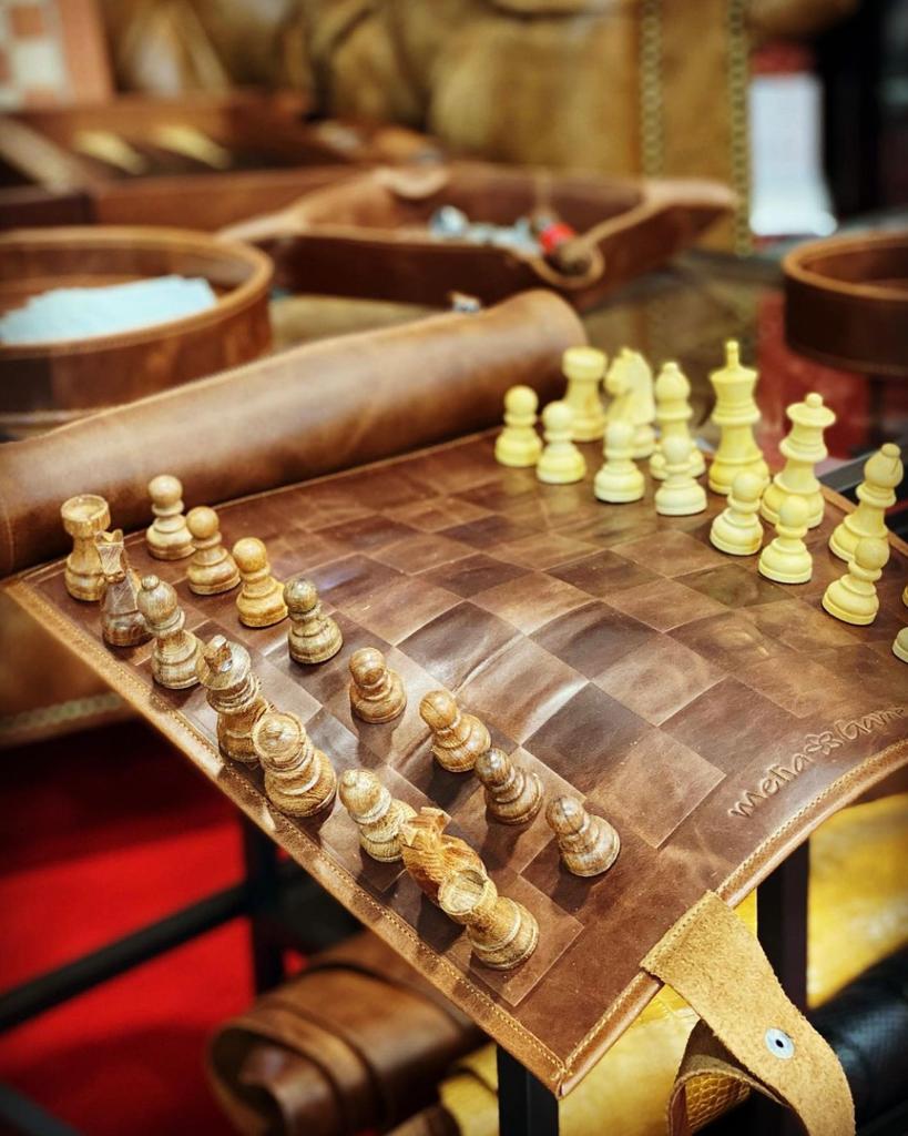 Magnetic leather rollable chess set