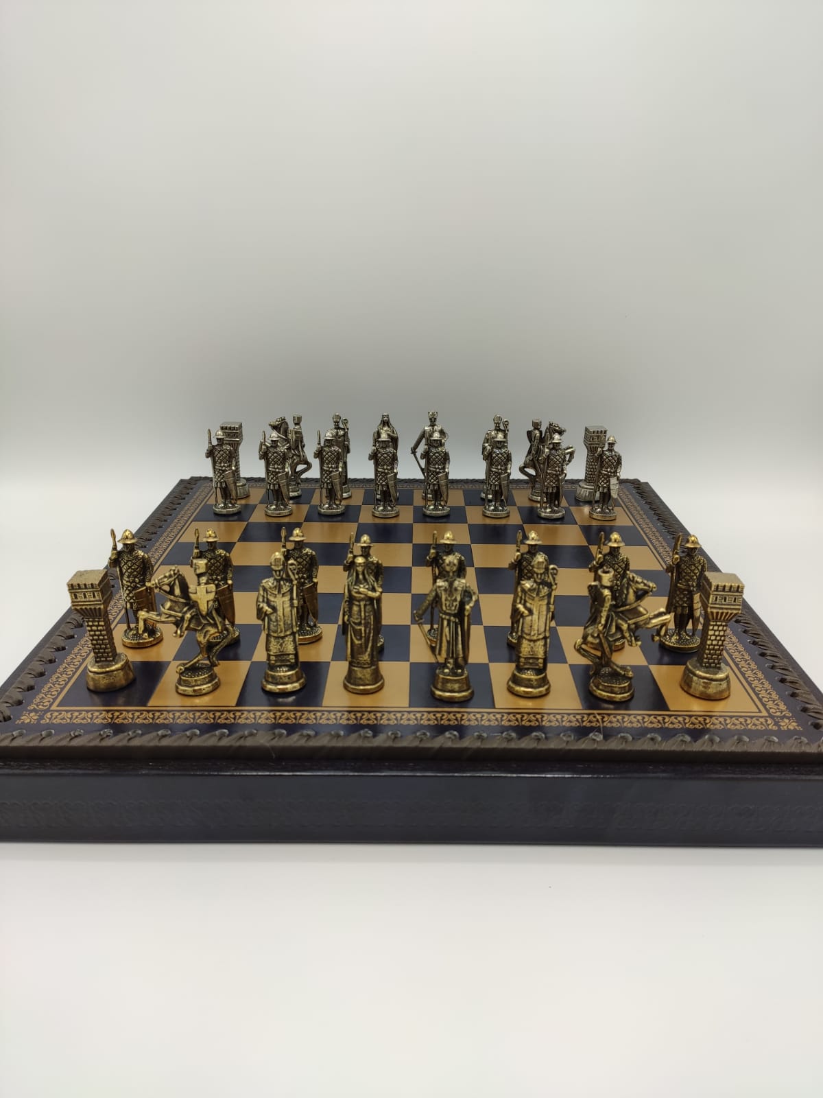 Metal chess pieces silver/gold king Arthur
