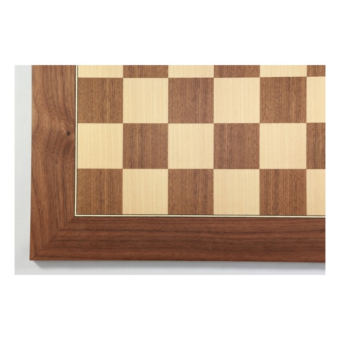 Walnut board with classic pieces Staunton 3