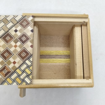 Trickbox Square 14 Steps - Yosegi / Ichimatsu  by Hiroyuki Oka 
