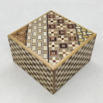 Trickbox Square 14 Steps - Yosegi / Ichimatsu  by Hiroyuki Oka 