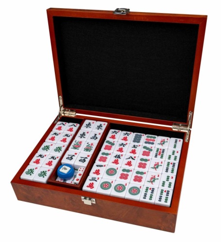 Mahjong in houten kist