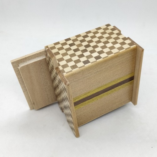 Trickbox Square 14 Steps - Yosegi / Ichimatsu  by Hiroyuki Oka 