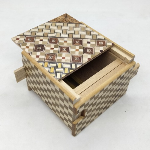Trickbox Square 14 Steps - Yosegi / Ichimatsu  by Hiroyuki Oka 