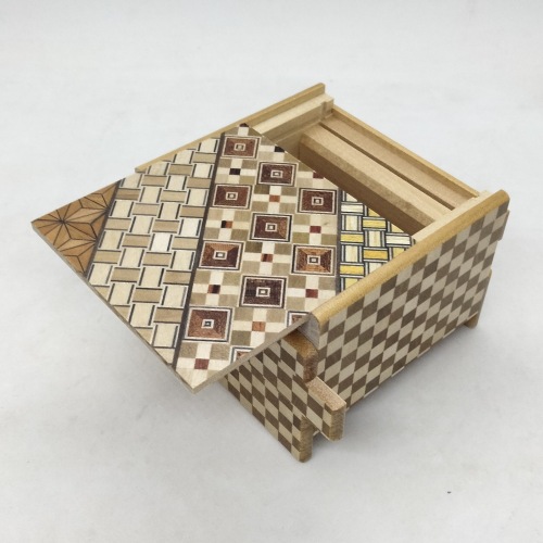 Trickbox Square 14 Steps - Yosegi / Ichimatsu  by Hiroyuki Oka 