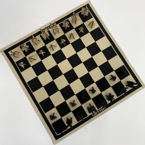 Rook and Pawn chess set in kistje