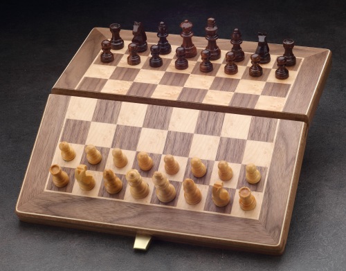 Luxury magnetic chess Walnut / Ahorn - 25 mm